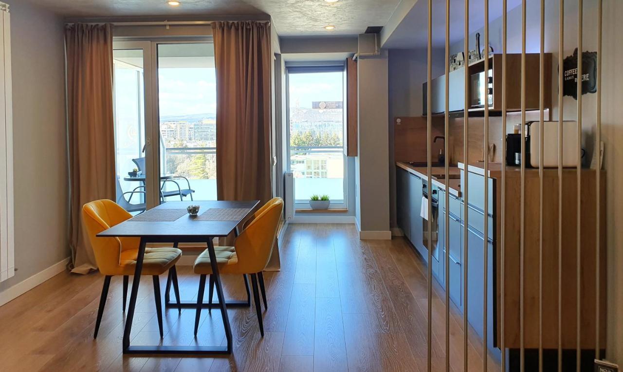 Eriss - Ozone Building Apartment