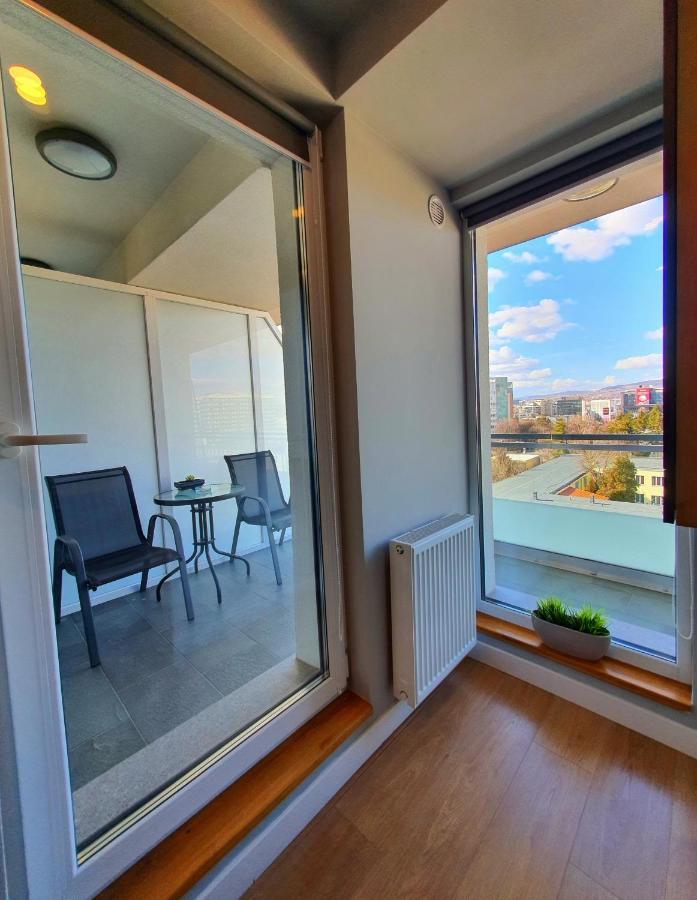 Eriss - Ozone Building Apartment